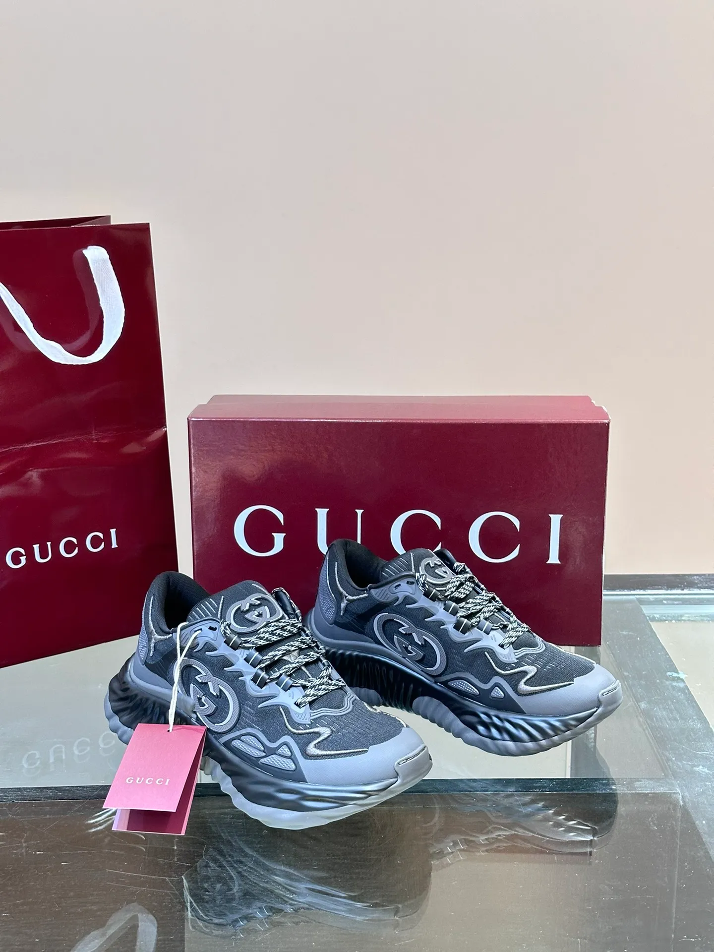 Men's Men's Shoes💰p760 "Gucc*" Ri Men's Men's Shoes💰p Men's Men's Shoes💰ple Series 2024ss👫Couple Style Casual Sports Shoes, buy the original and accurately reproduce it! Restore the quality of details, Gucci Ri men's shoes 💰p men's shoes 💰ple series sports shoes are made with innovative stitching technology to create a flowing texture like water. The leather design is paired with three-dimensional interlocking Double G leather patches and Gucci letter metal accessories, creating a free flowing texture of the entire shoe with a 3D effect. A classic and versatile piece that feels super comfortable on your feet! Male 39-44 Female 35-39